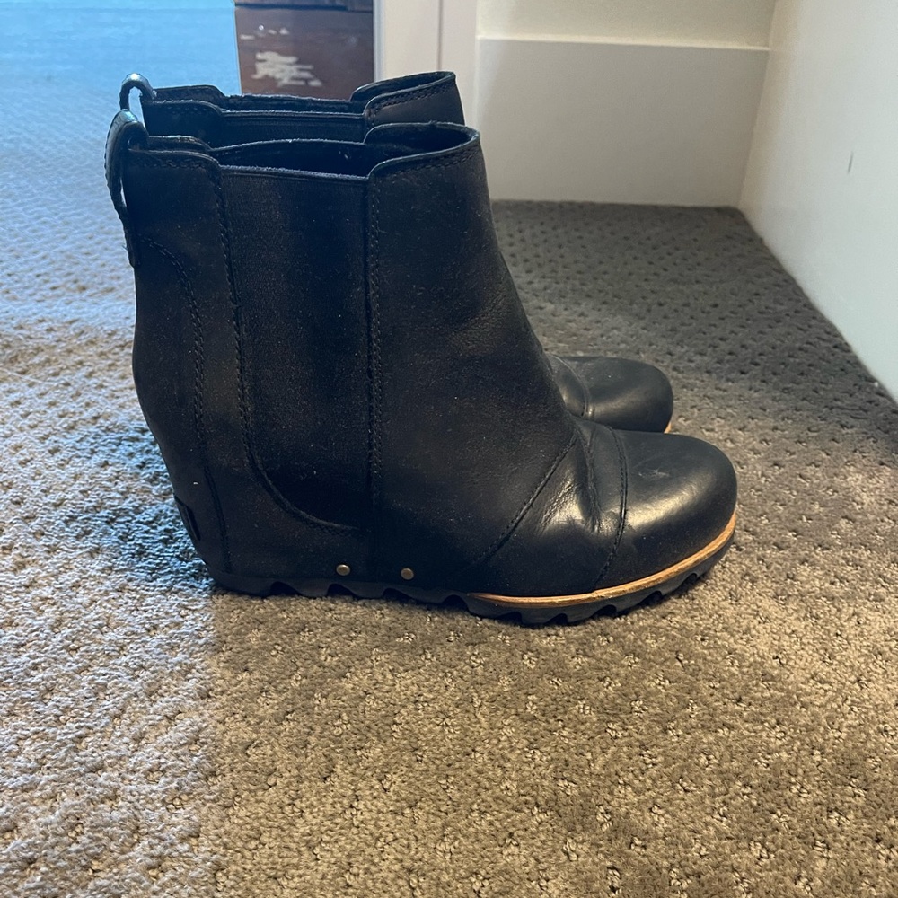 Sorel lea booties